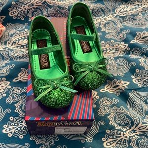 Green glitter toddler shoes